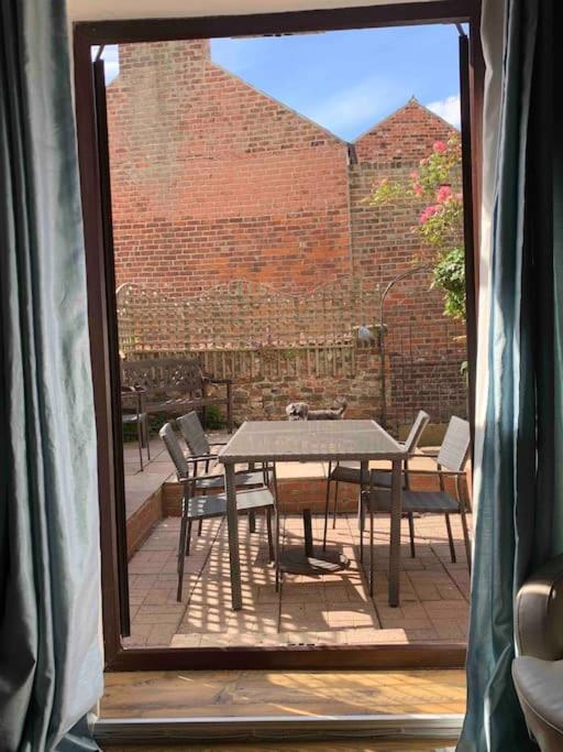 Award Winning Pet Friendly Paddock Cottage Whitby Exterior photo