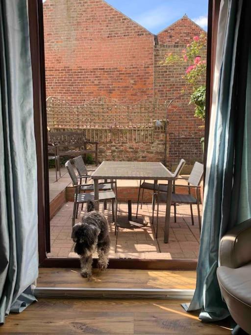 Award Winning Pet Friendly Paddock Cottage Whitby Exterior photo